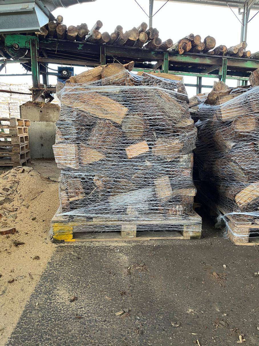 Chutes de Bois de Chauffage en vrac sur palette